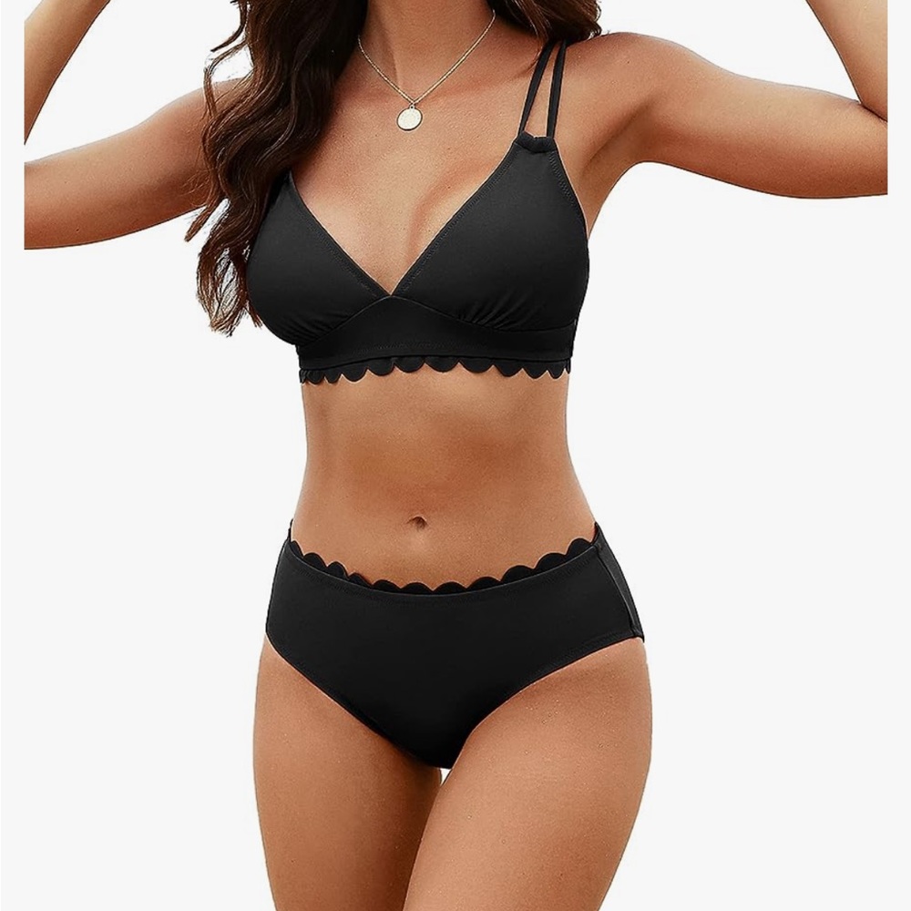 NWTS! Charmo Women Scallop Trim Bikini